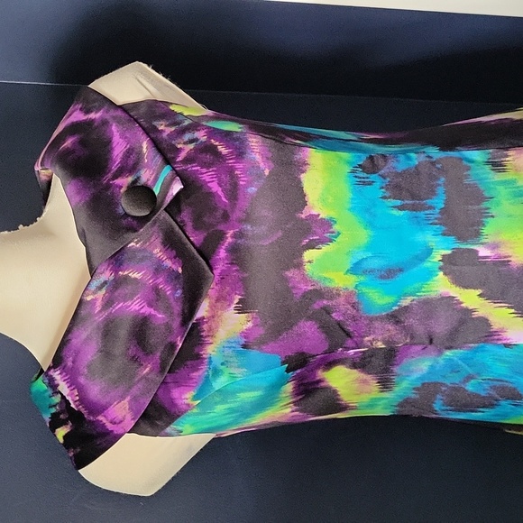 Classic style size 6 dress - Picture 2 of 5